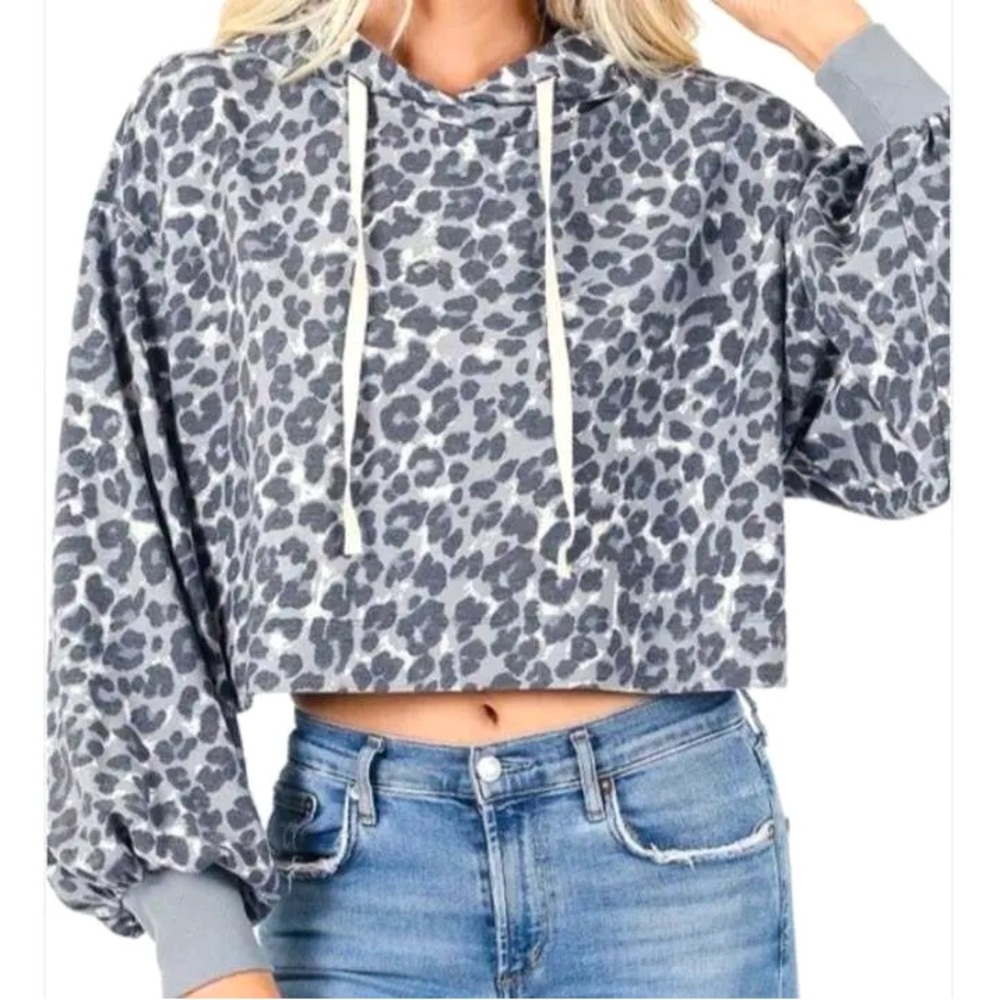 Size M crop sweatshirt. Extremely comfortable material.